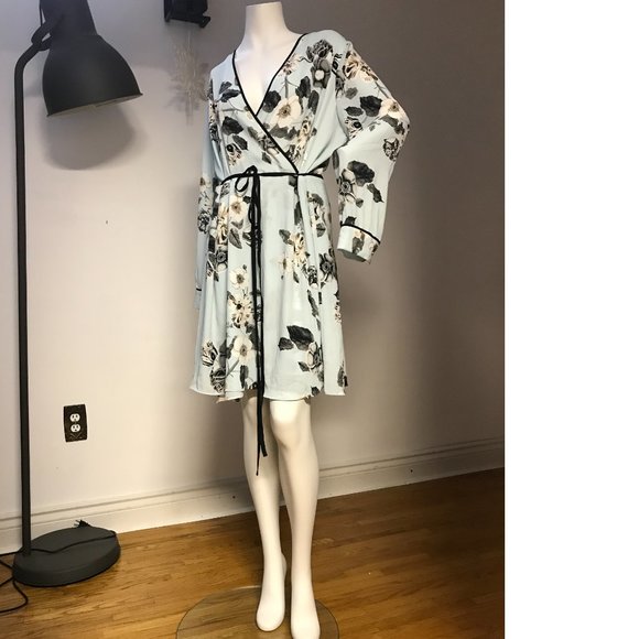 Le Chateau Plus Size Aqua Mint Floral Faux Wrap Long Sleeve Chiffon dress NWT 2X - Picture 3 of 5